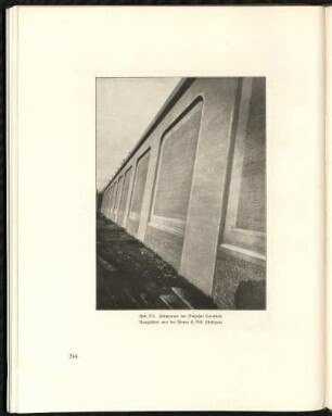 Abb. 275. Stützmauer am Bahnhof Cannstatt. Ausgeführt von der Firma H. Rek, Stuttgart.
