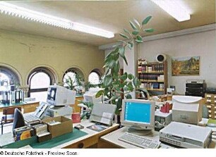 Arbeitsraum Katalogisierung (2. Obergeschoss) : Dresden-Neustadt, Stauffenbergallee 9 g (Garnisonkirche St. Martin). Sächsische Landesbibliothek - Staats- und Universitätsbibliothek Dresden. Außenstelle Phonothek. Arbeitsraum Katalogisierung (2. Obergeschoss)