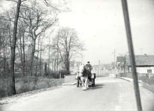 Pferdegespann in Spreewitz : Transport und Kommunikation - Gespann. Ort: Sprjejcy / Spreewitz. Pferdegespann. Zwei neue Brücken wurden hier über die Spree gebaut.