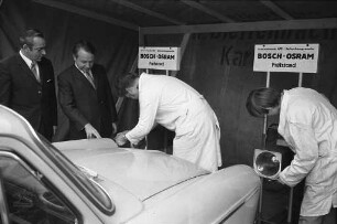 Kostenloser Lichttest des ADAC für Kraftfahrzeuge im Rahmen der Internationalen Beleuchtungswoche.