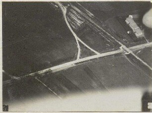 Marschkolonne auf der Straße bei Milbertshofen (800 m)
