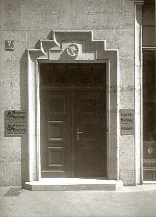 Fischer, Theodor; Würzburg, Münsterplatz; Sparkasse - Tür