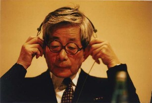 Porträt des japanischen Erzählers und Essayisten KenzaburōŌe