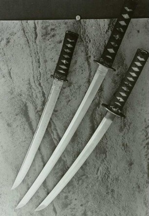 Drei kurze Schwerter