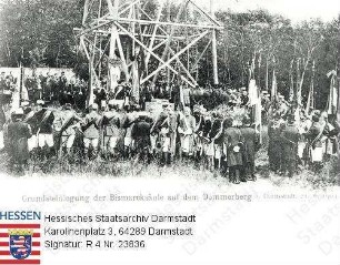 Darmstadt, 1904 Juni 21 / Grundsteinlegung der Bismarcksäule auf dem Dommerberg bei Darmstadt / Gruppenaufnahme