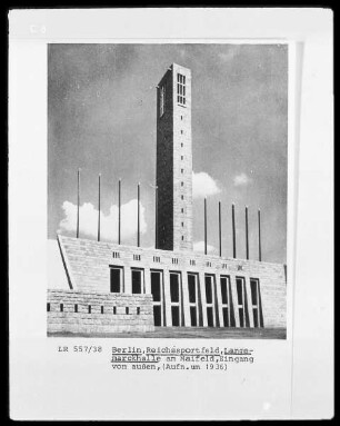 Ehemaliges Reichssportfeld, Langemarckhalle