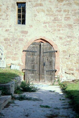 alter Westeingang der Kirche