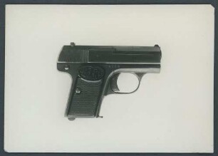 Fotografie: Schwarze Pistole (nach rechts)