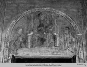 Thronende Madonna mit zwei Franziskanerheiligen