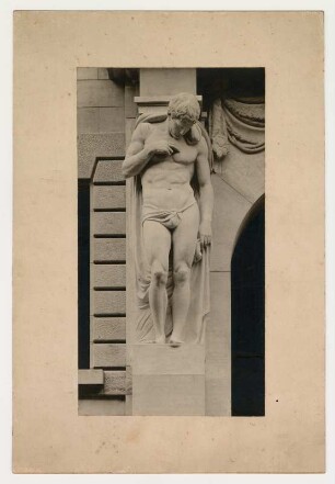 Trägerfigur von Selmar Werner am Ständehaus in der Augustusstraße in Dresden : Trägerfigur um 1900-1907 von Selmar Werner geschaffen, Ständehaus in der Augustusstraße in Dresden