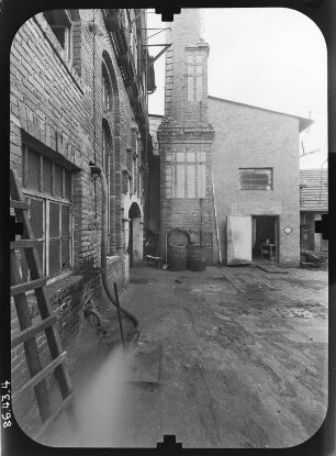 Nordhausen, Bahnhofstraße 25. VEB Nordbrand Nordhausen. Hofansicht