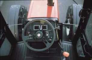 Fotografie: Traktor, Führerstand, Arbeitsplatz