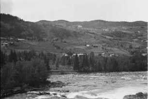 Besiedelter Berghang : Siedlung an einem Berghang