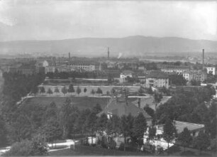 Heidenau. Stadtteilansicht. Blick nach Norden über die Elbe gegen den Borsberg (350 m)