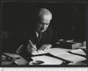 Porträtaufnahme Martin Heidegger