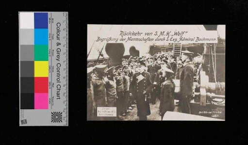 Rückkehr von S.M.H. "Wolf", Begrüßung der Mannschaften durch S. Exz. Admiral Bachmann