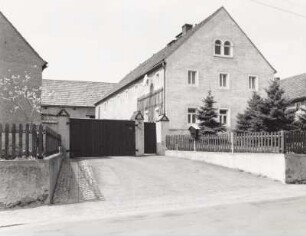 Langebrück, Dreiseithof, 19. Jh., Straßenansicht mit Hoftor