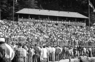 Schauinslandrennen: Holzschlägermatte; Publikum mit Tribüne