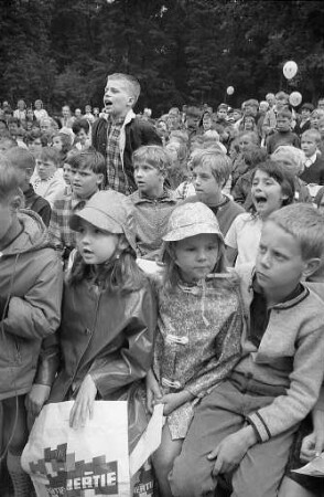 Kinderfest im Fasanengarten, veranstaltet von den "Badischen Neuesten Nachrichten".