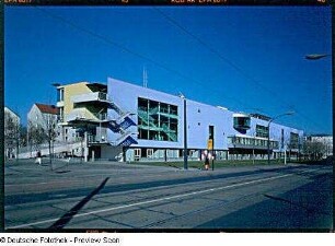 Dresden-Altstadt. St. Benno-Gymnasium (1994-1996, G. Behnisch), Pillnitzer Straße 39. Außenansicht von Südosten