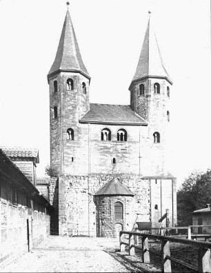 Drübeck, ehem. Benediktinerinnen-Klosterkirche, heute St. Vitus, Außenansicht: Westwerk; Westbau: 1170-1180