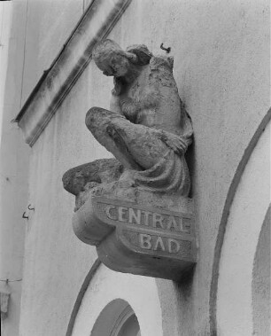 Weibliche Konsolfigur