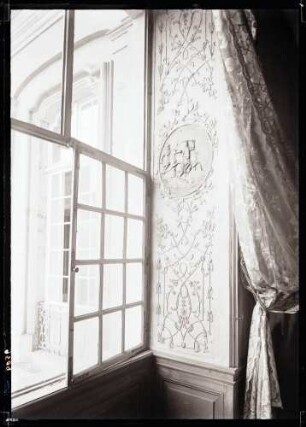 Schloß; Fensterleibung, alter Hauptbau
