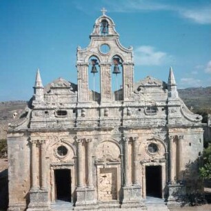 Kreta. Moní Arkadi. Fassade von 1587, venezianische Spätrenaissance im Untergeschoss; Kodonostasion im Oberbau