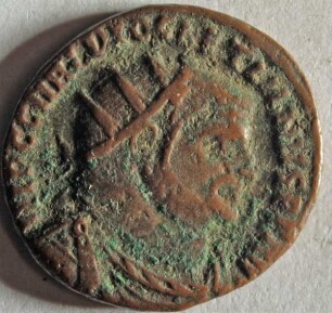 Römische Münze, Nominal Teilstück eines Follis, Prägeherr Diocletian, Prägeort Alexandria, Original