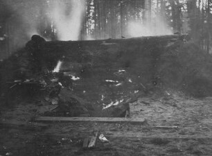 Erster Weltkrieg - "Im Krieg 1914-1918". Bombeneinschlag