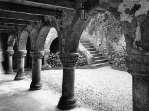 Roscoff. Maison (dite de Marie Stuart) (1501/1600). Hofarkaden