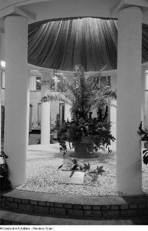 Innenaufnahme des Indischen Pavillons der Leipziger Herbstmesse 1954