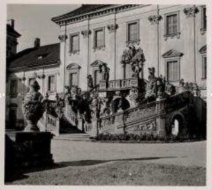 Das hunderttürmige Prag, Schloss Troja, Stiege