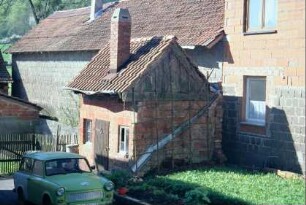 kleines Backhaus oder Waschhaus in einem Hof