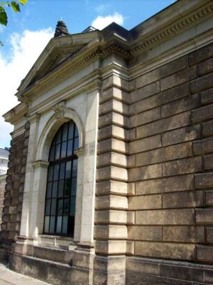 Dresden: Trauerhalle Johannisfriedhof Tolkewitz