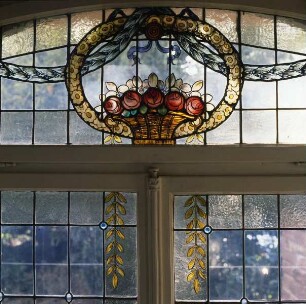 Erkerfenster — Südliches Fenster, Oberlicht: Rosenkorb