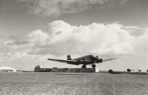 Flughafen, Dresden-Klotzsche, Junkers JU 52 bei der Landung