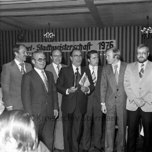 Verein Oldesloer Kegler e.V.: Kegel-Stadtmeisterschaft 1976: das Siegerteam "In Ordnung" des Wettbewerbes der Herrenmannschaften