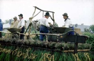 Umzugswagen beim Erntefest