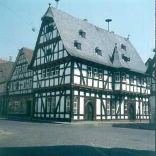 Schotten, Marktstraße 1. Rathaus (1512). Eckansicht