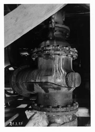 Industrie-Kraftwerk. Riss in einem Schiebergehäuse : Lauta (Niederlausitz). Industrie-Kraftwerk. Riss in einem Schiebergehäuse