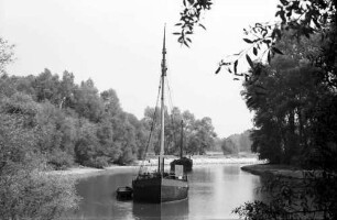 Leimersheim: Boote im Rheinarm