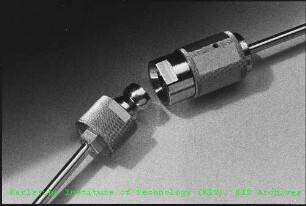Detailaufnahme zweier Bestandteile einer Kupplung der Hauptabteilung Ingenieurtechnik (HIT)