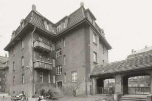 Dresden-Pieschen, Maxim-Gorki-Straße 60. Wohnhaus (1913-1920, H. Koch) der Palmié-Häuser des Dresdner Spar- und Bauvereins