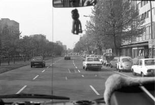 Berlin; Buckow: Straße vom Bus
