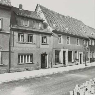 Wohnhäuser mit Laden