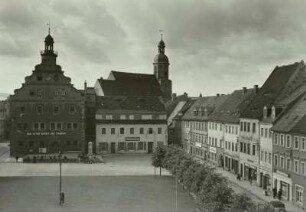 Ansicht mit Rathaus