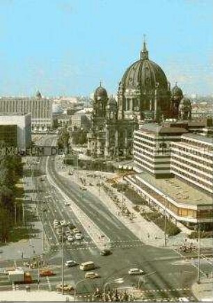 Karl-Liebknecht-Straße, mit Palasthotel und Berliner Dom