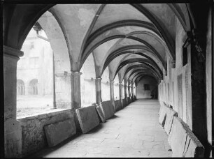 Bronnbach Kloster Klosterkirche (1157-1222) Ansicht Kreuzgang - Westflügel nach Süden