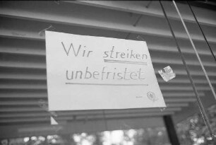 Unbefristeter Streik der Studenten der Fachhochschule Karlsruhe im Zusammenhang mit der künftigen Ingenieurausbildung in Baden-Württemberg.